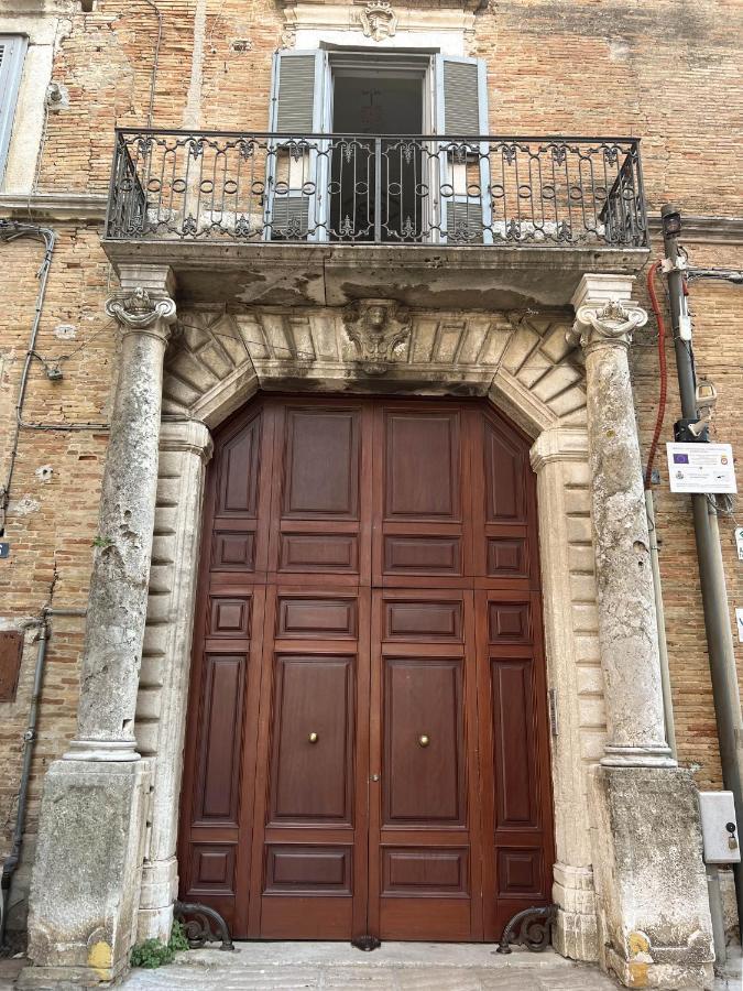 B&B Palazzo Lombardi Lucera Bagian luar foto
