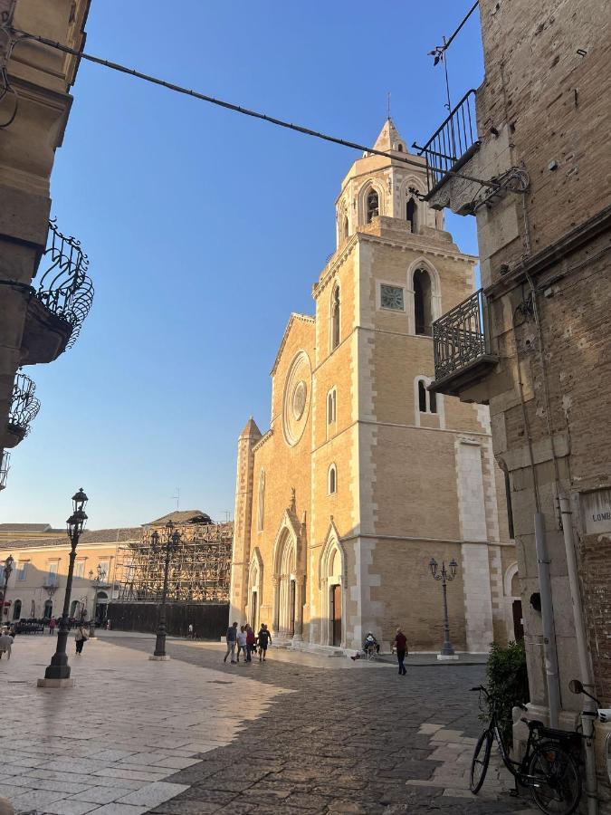 B&B Palazzo Lombardi Lucera Bagian luar foto