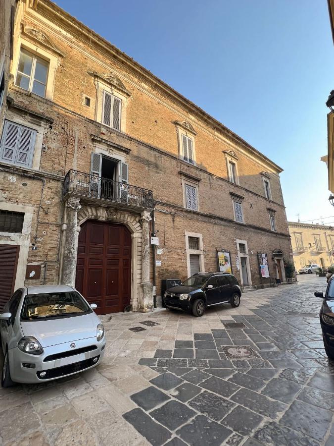 B&B Palazzo Lombardi Lucera Bagian luar foto